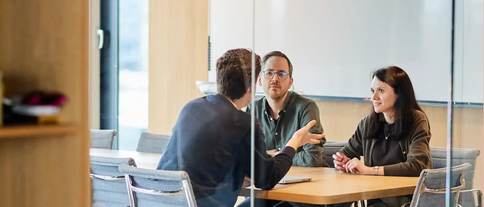 Insights_Blog_AI_Governance_NL_image-1-844x362