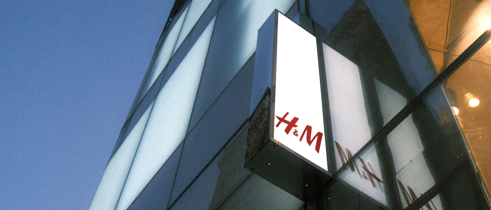 Insights_Blog_Store-Lens-H&M_image-1-844x362-4